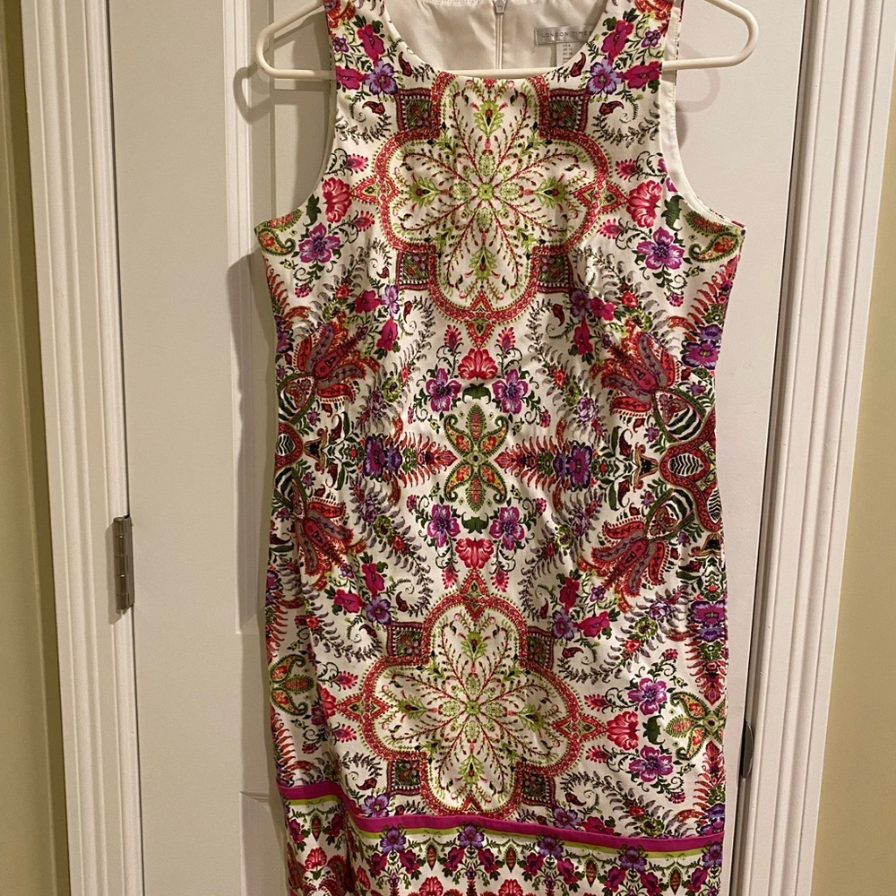 London Times size 6 dress.  Vibrant knee length dress w back zipper.